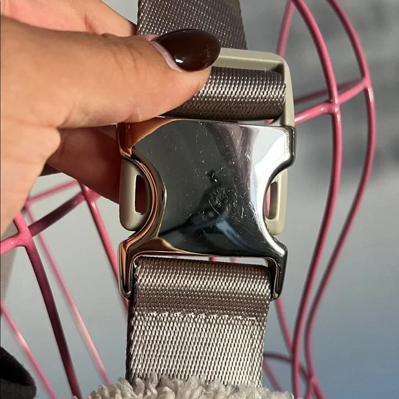 Lululemon Beige Sherpa Belt Bag - Picture 4 of 7